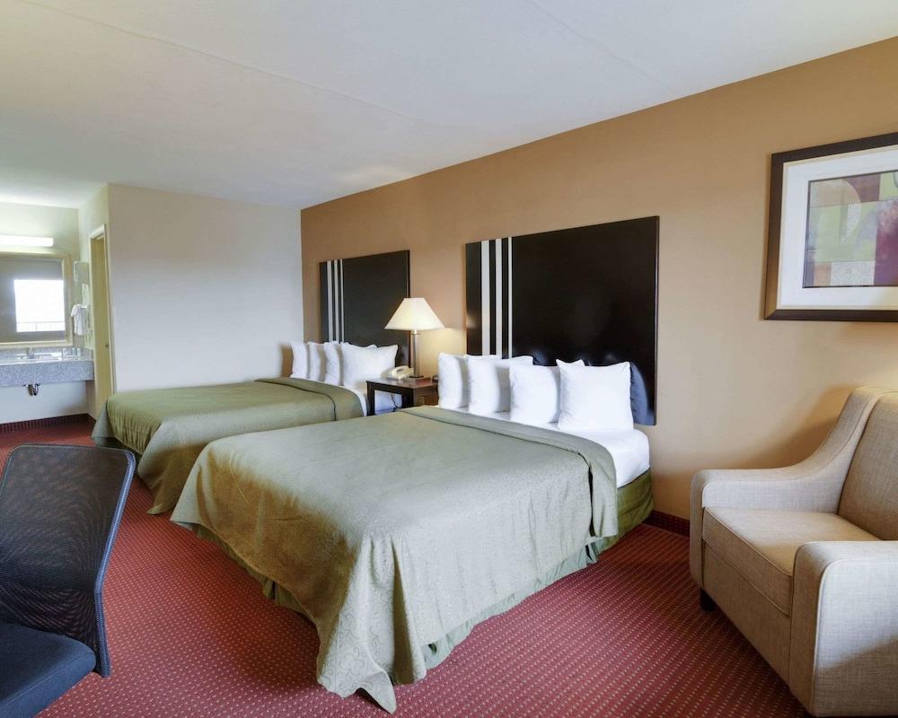 Quality Inn & Suites Clarksville photo 26