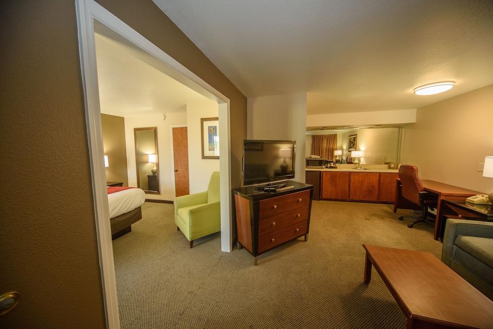 Richland Inn Lawrenceburg photo 8