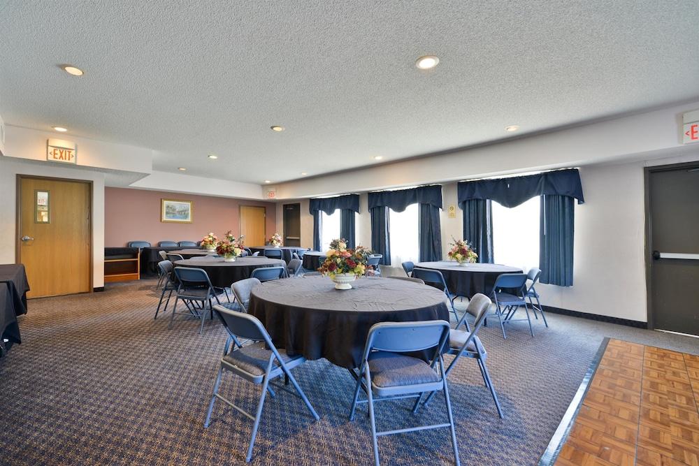Baymont by Wyndham Albany photo 16