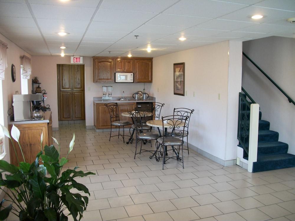 Budget Host Westgate Inn photo 12