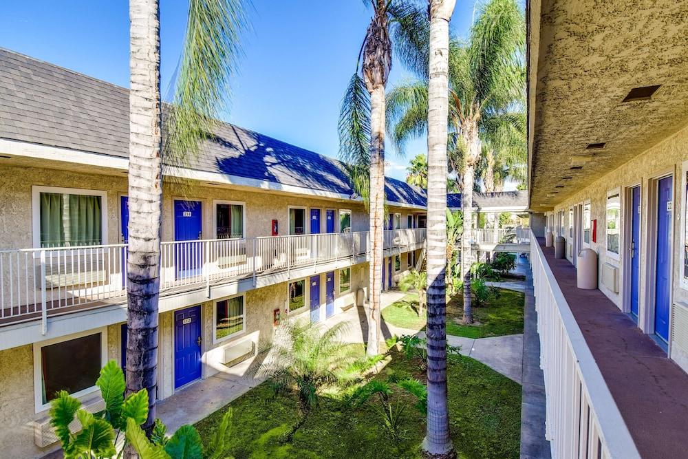 Motel 6 Riverside, CA - South photo 30