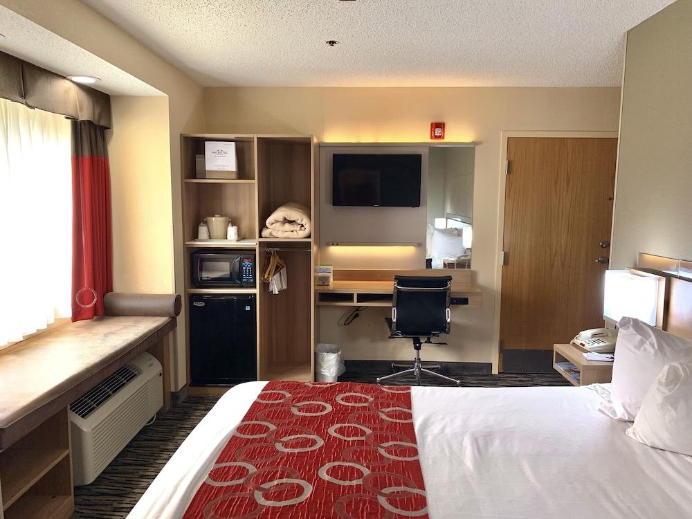 Microtel Inn & Suites by Wyndham Charleston WV photo 9