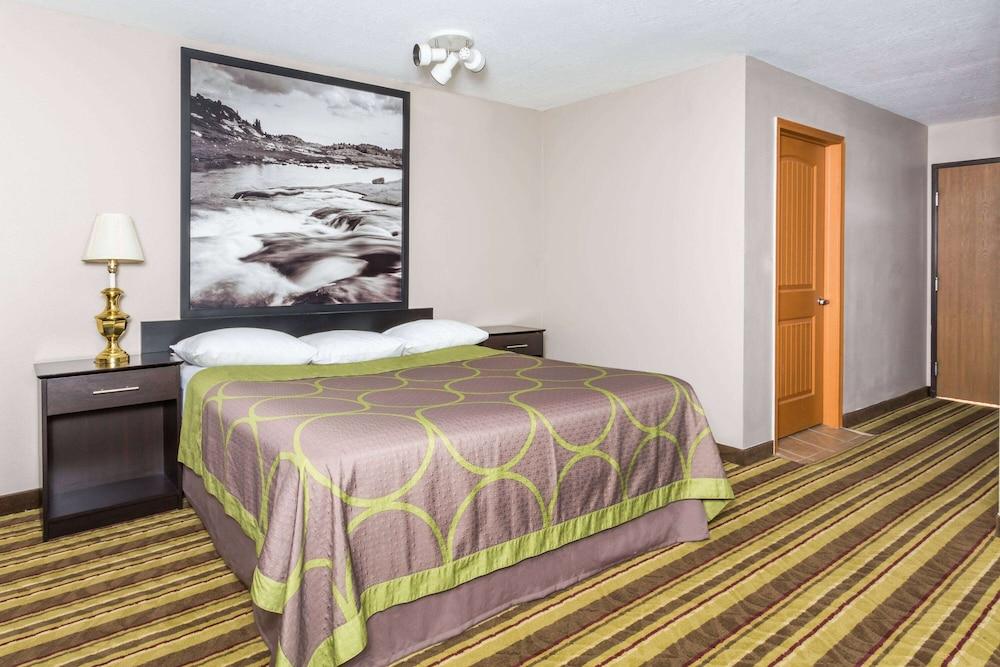 Super 8 by Wyndham Rock Springs photo 15