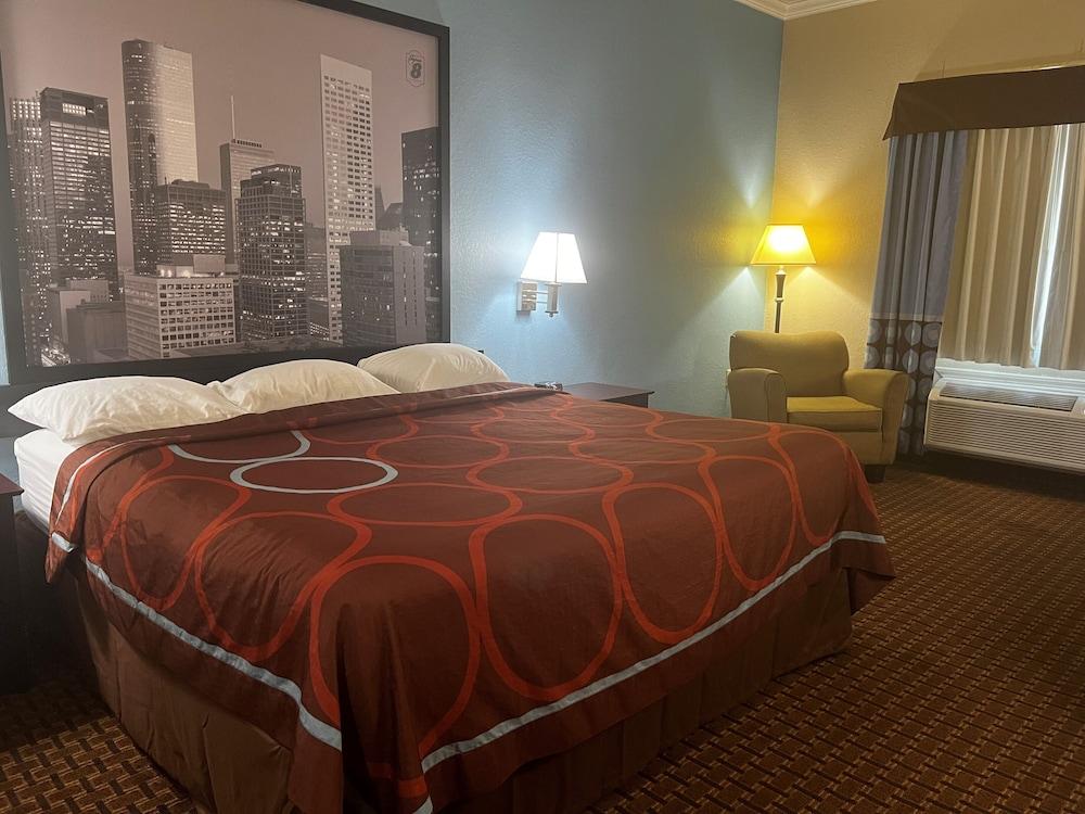 Super 8 by Wyndham IAH West/Greenspoint photo 31