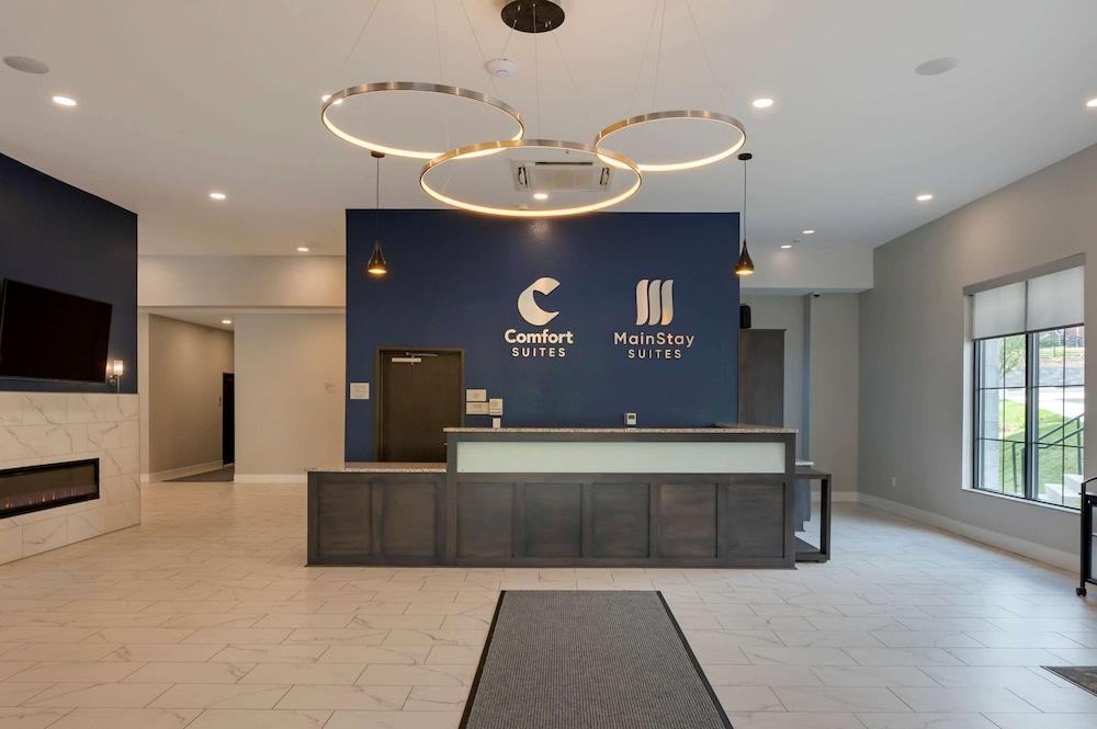 Comfort Suites Cincinnati University - Downtown photo 2