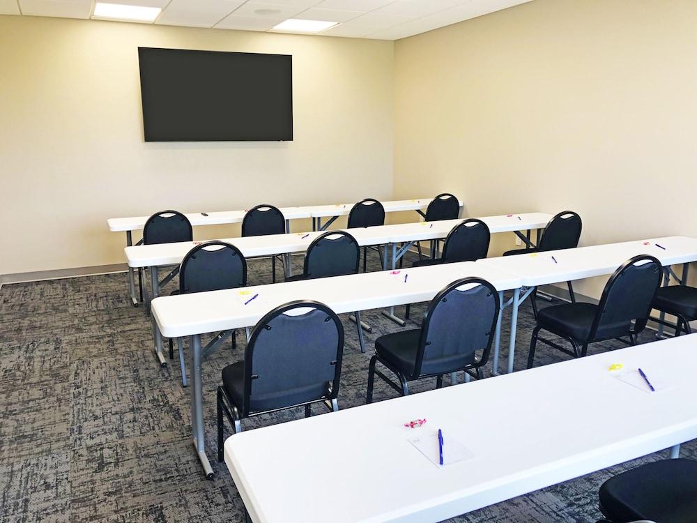 Sleep Inn & Suites Lancaster-Platteville photo 22