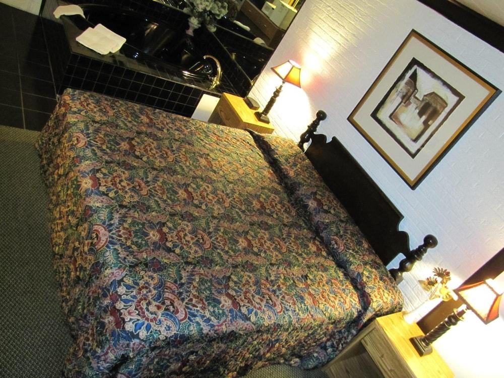 Colonial Inn Motel photo 21