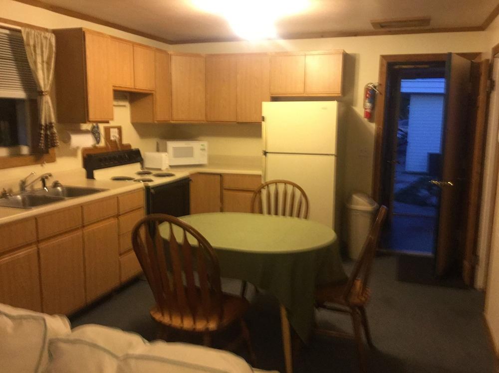 Waters Edge Motel photo 11
