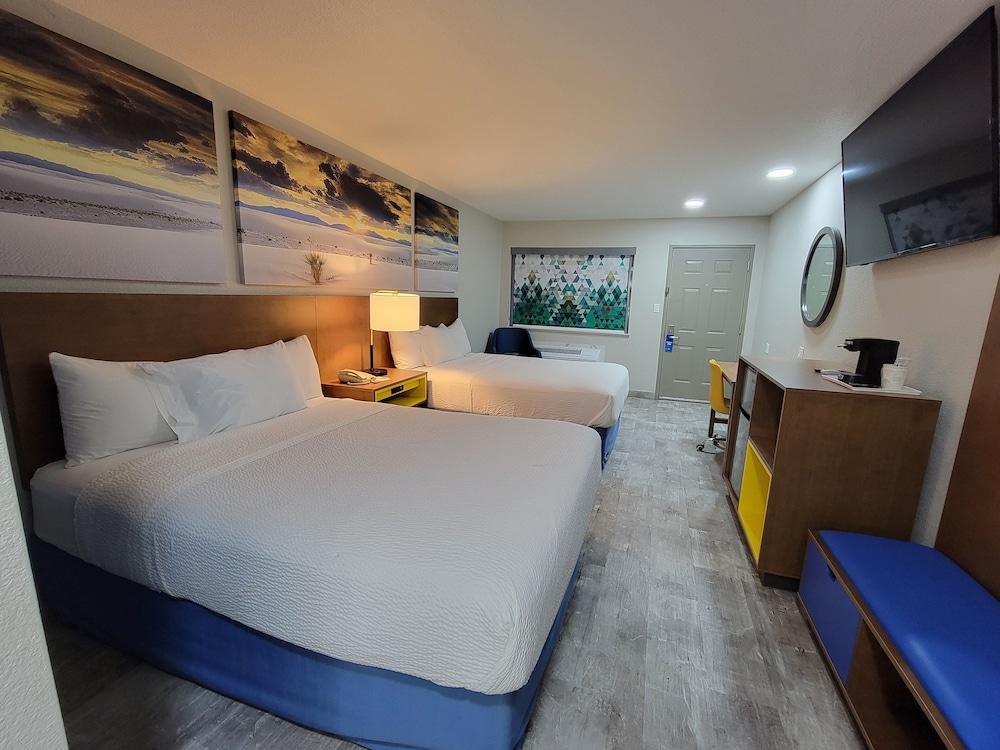Days Inn by Wyndham Ruidoso Downs photo 9