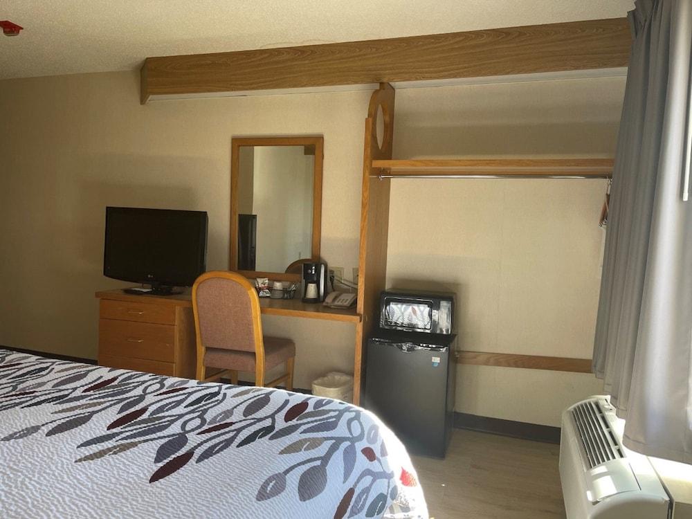 Red Roof Inn Branson photo 19