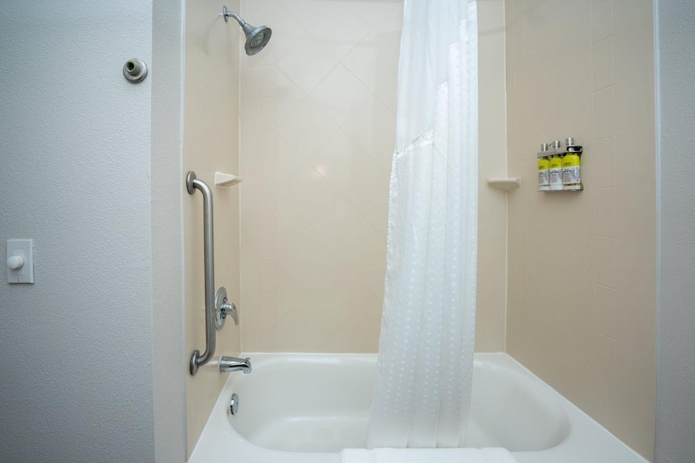Holiday Inn Express & Suites Deer Park by IHG photo 23