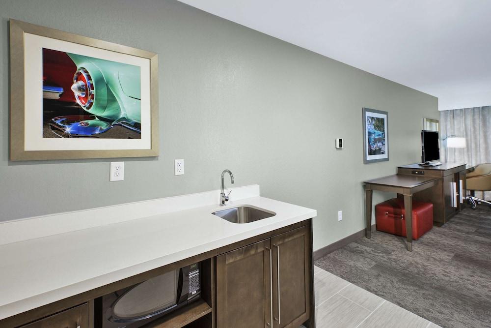 Hampton Inn by Hilton Detroit Dearborn photo 8