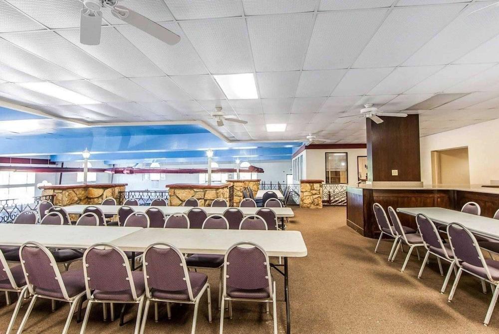 Wingate by Wyndham Marietta Conference Center photo 13