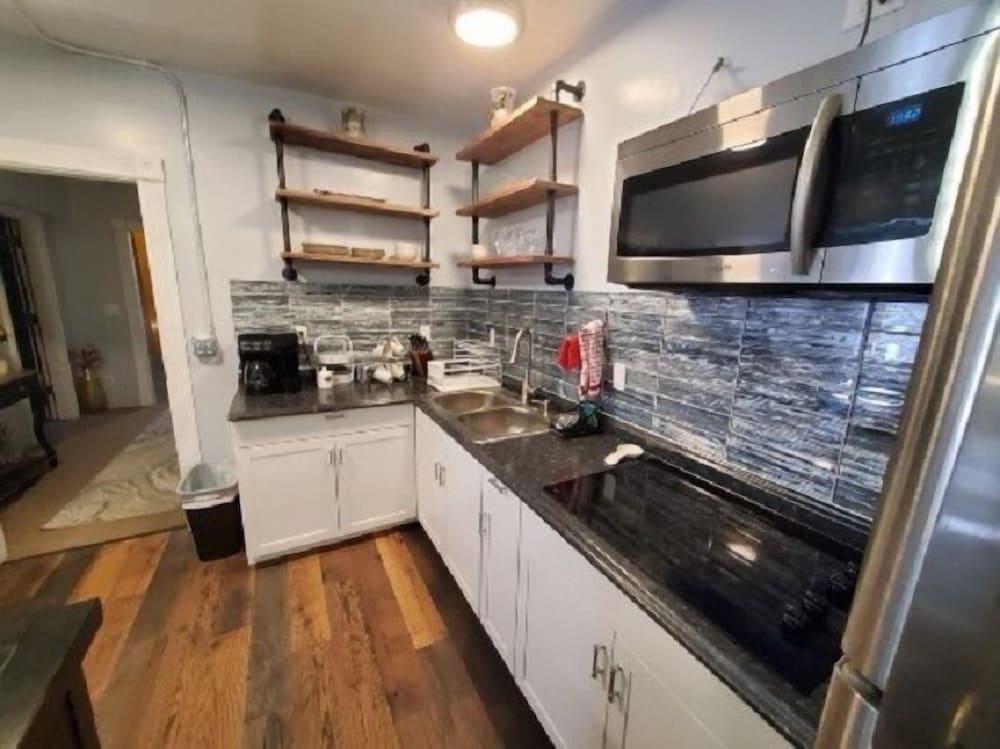 Smedley's Suites photo 8