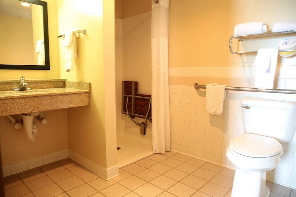 American Inn and Suites photo 14