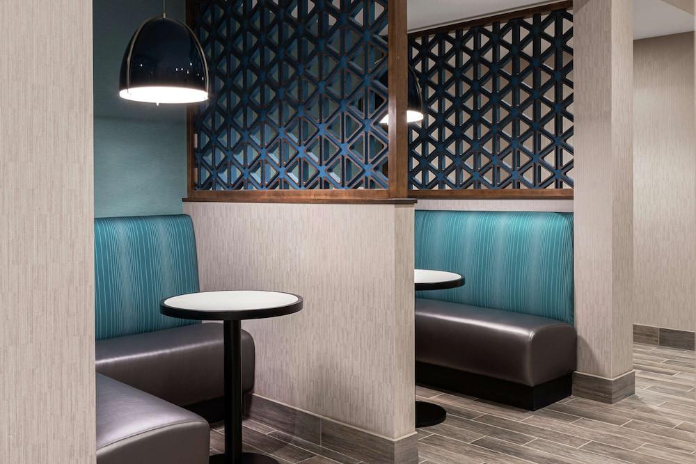 Hampton Inn & Suites Bridgeview Chicago photo 3