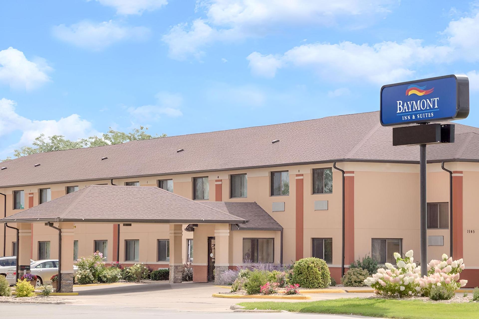 Baymont by Wyndham Waterloo photo 1