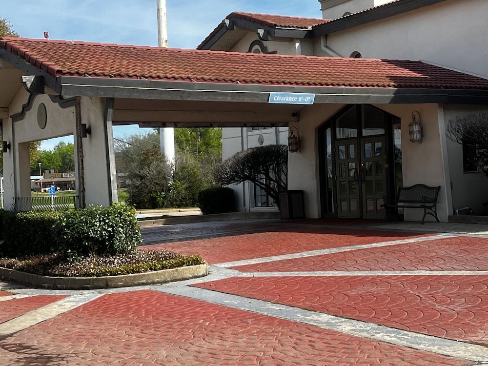 Relax Inn & Suite photo 1