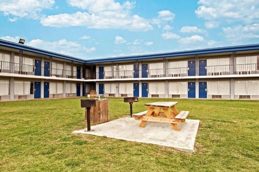 Best Value Inn Garland photo 1