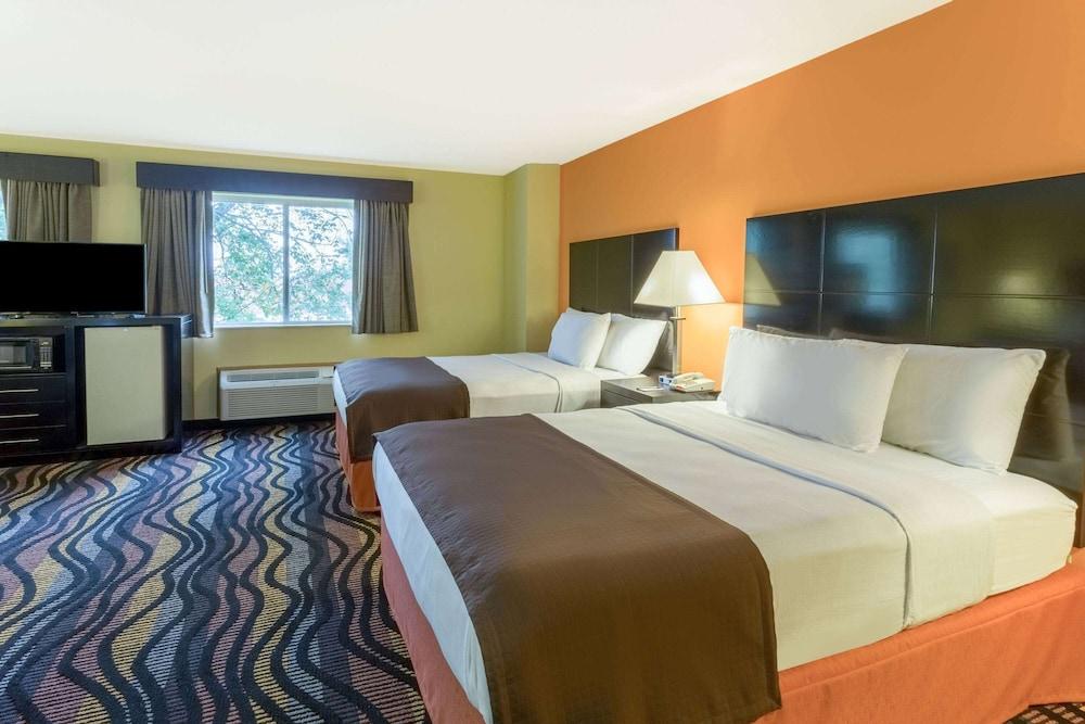 AmericInn by Wyndham Streator photo 21