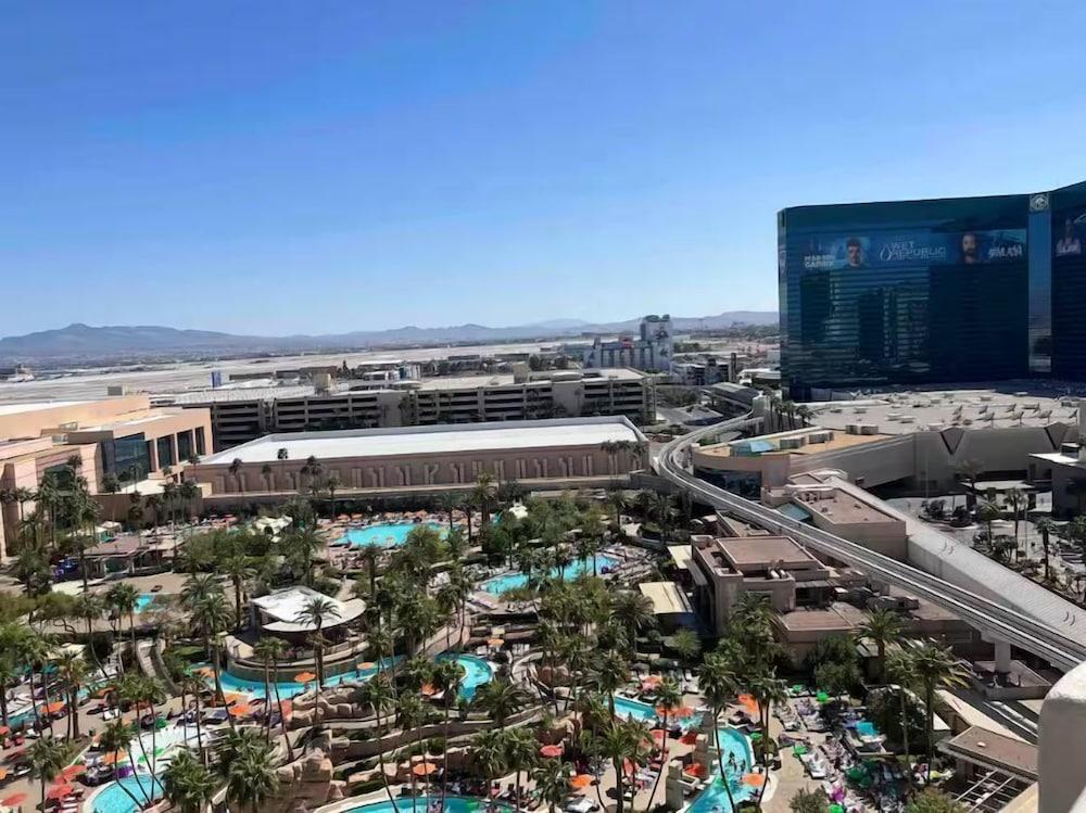 MGM Signature Executive Suite photo 2