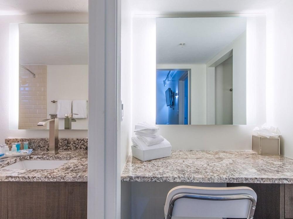 Hibiscus Suites - Gateway to Siesta Key photo 21