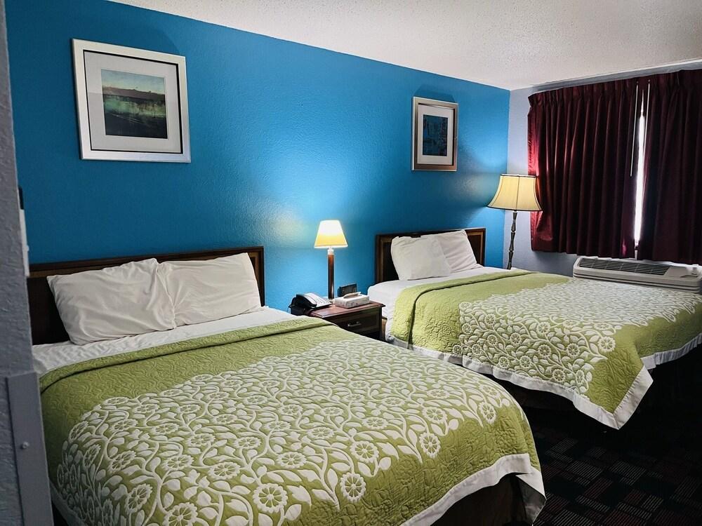 Rodeway Inn Whitehall photo 42
