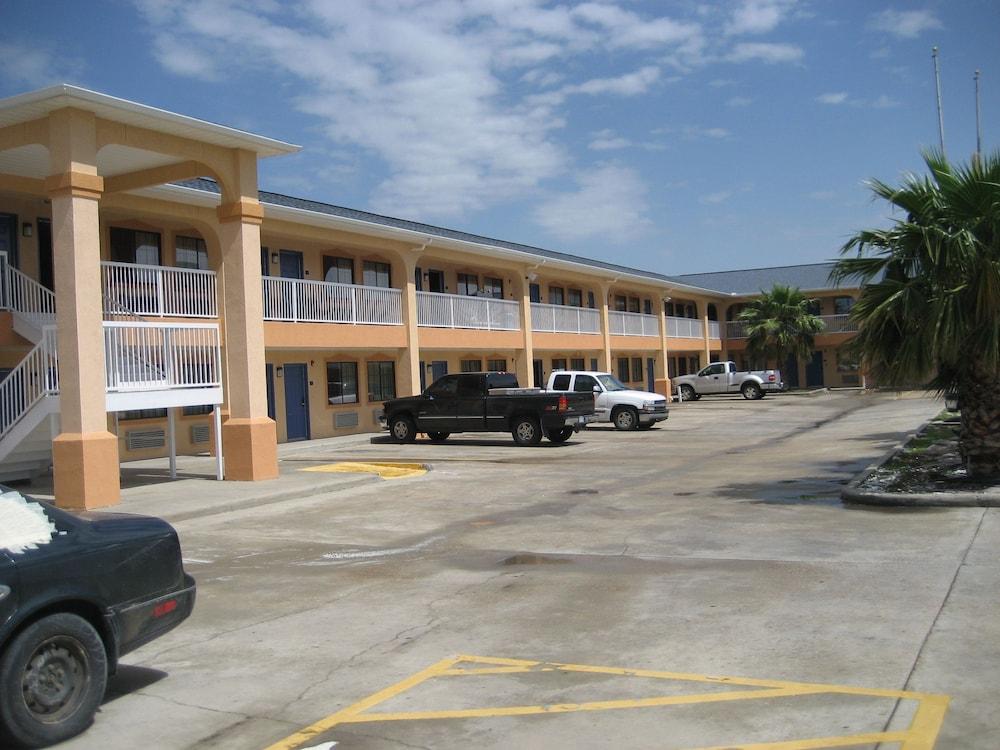 Executive Inn photo 1