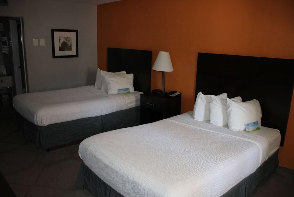 Days Inn by Wyndham Hays photo 13