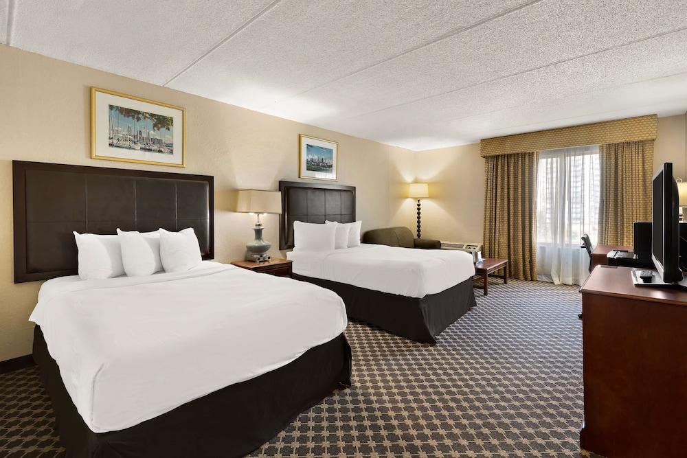 Hotel RL Cleveland Airport West photo 3