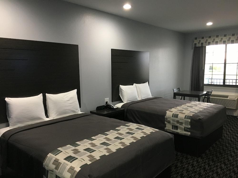 Platinum Inn and Suites photo 7