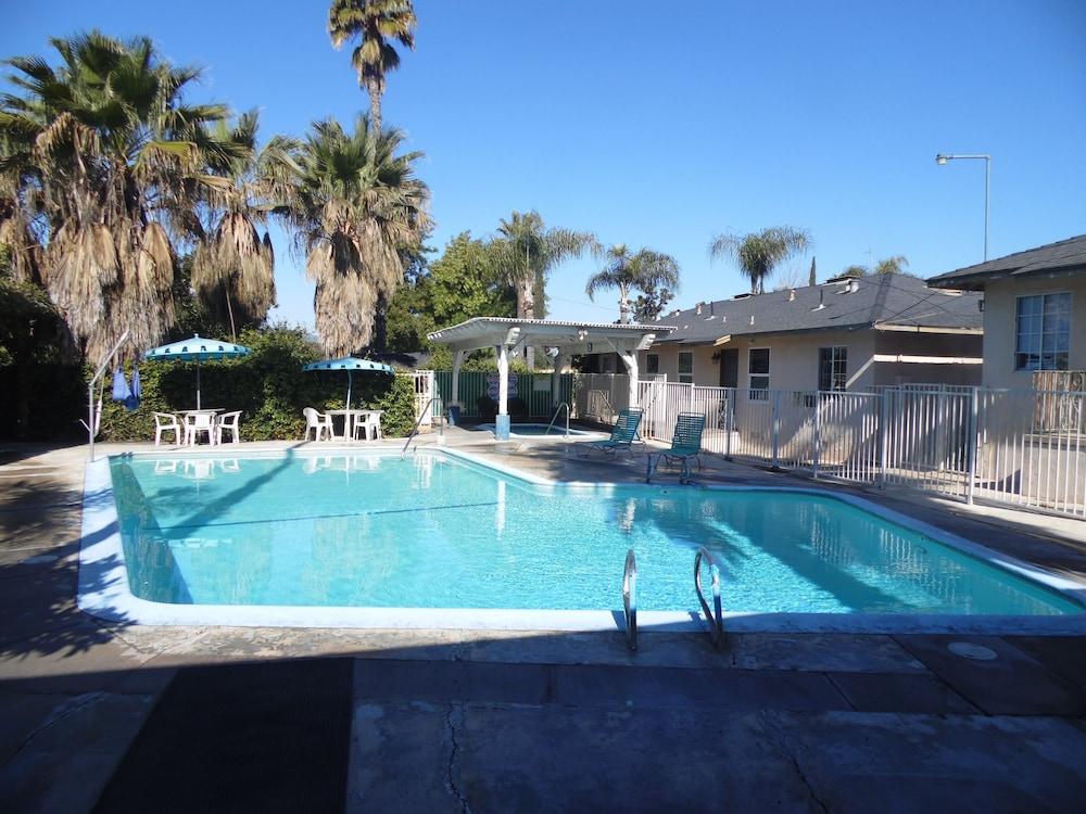 Elsinore Hot Springs & Lodge photo 5