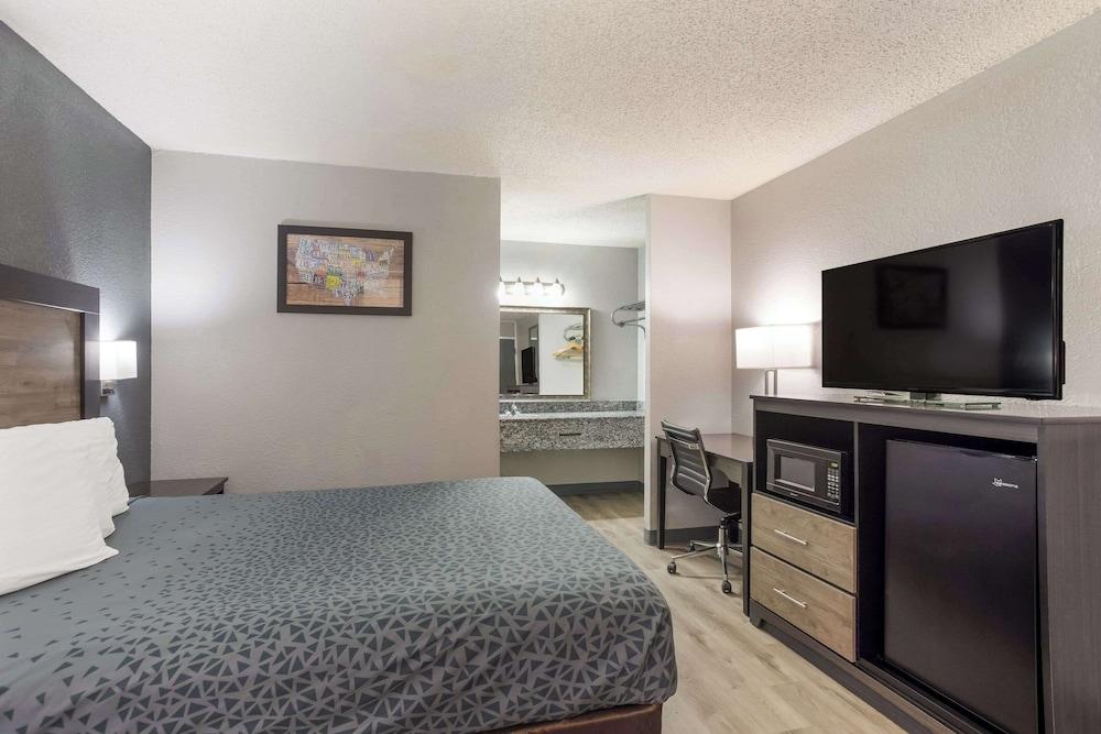 Econo Lodge Cave City photo 17