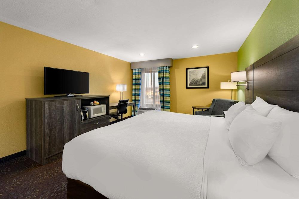 Quality Inn Warrensburg photo 11