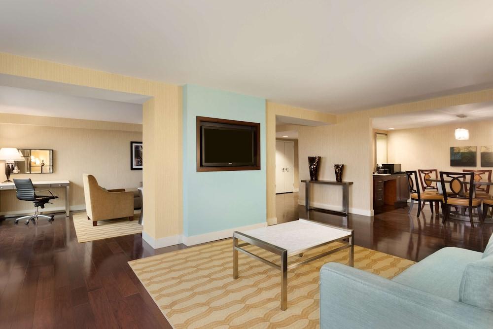 Embassy Suites by Hilton Boston Waltham photo 10