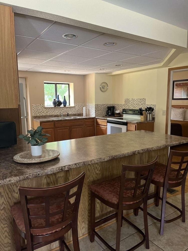 Amber's Inn & Suites photo 39