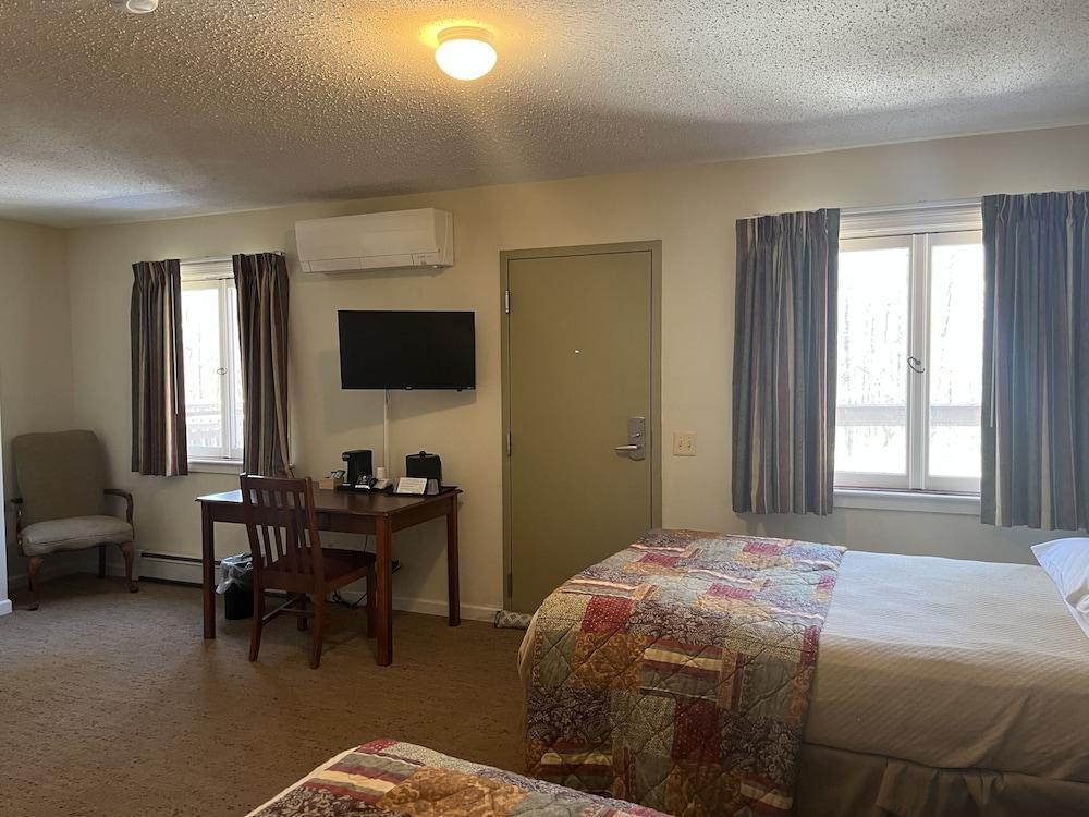 The Upper Pass Lodge at Magic Mountain photo 13