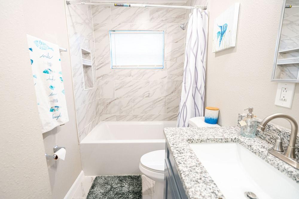University Serenity Suites 14th photo 27