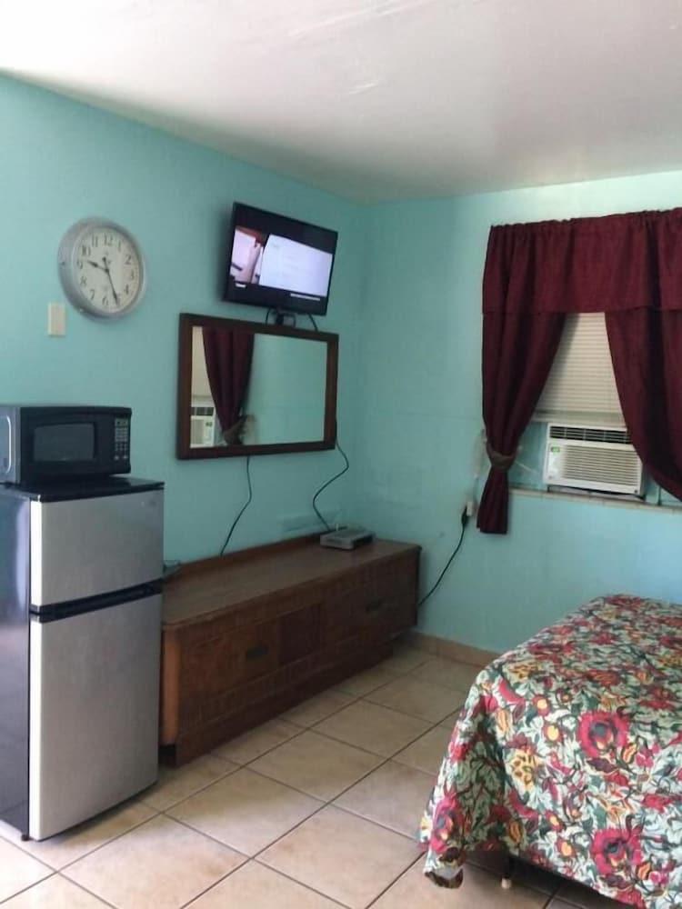 Skylark Motel photo 3