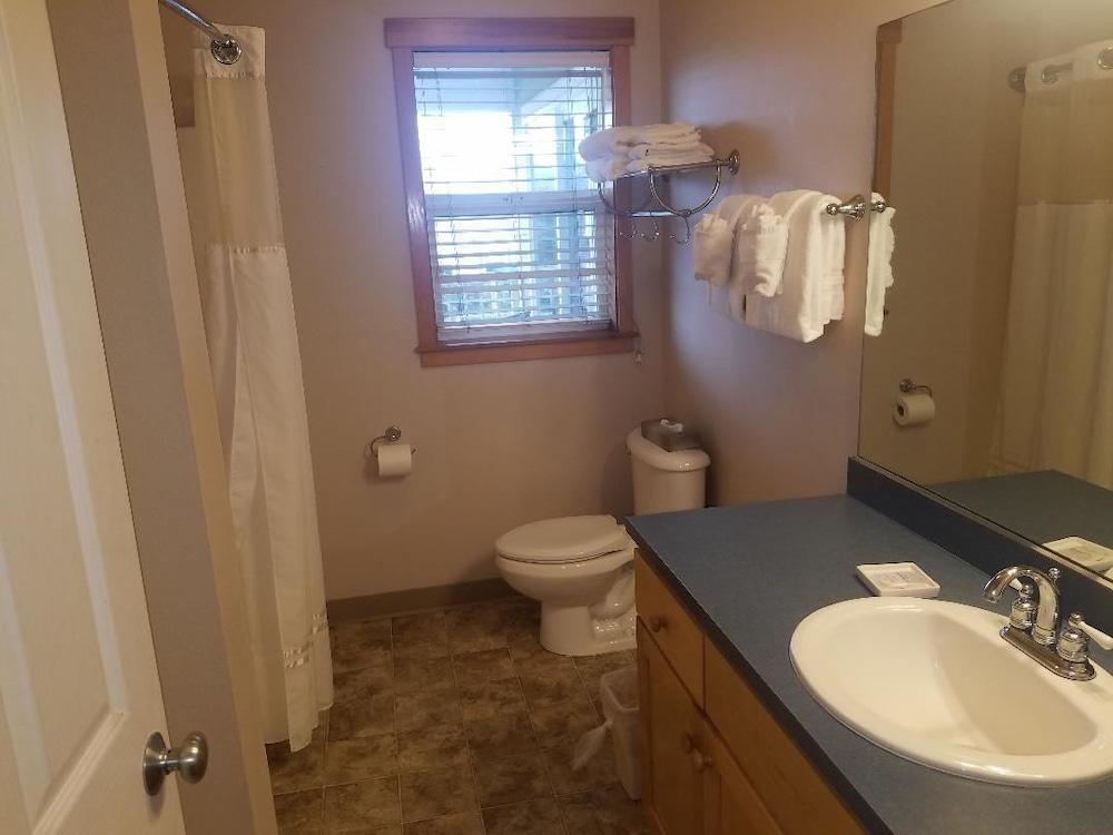 Sea Breeze Court photo 21