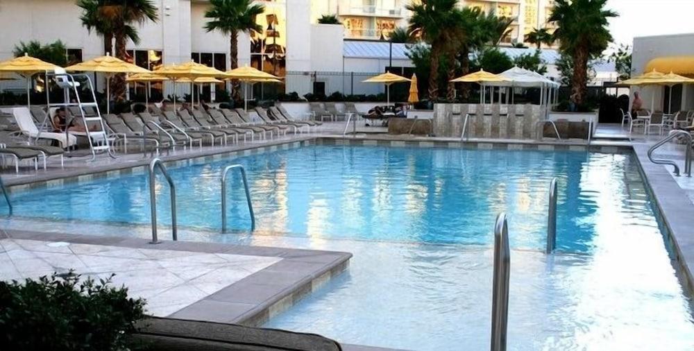 Jet Luxury Resorts @ The Signature Condo Hotel photo 72