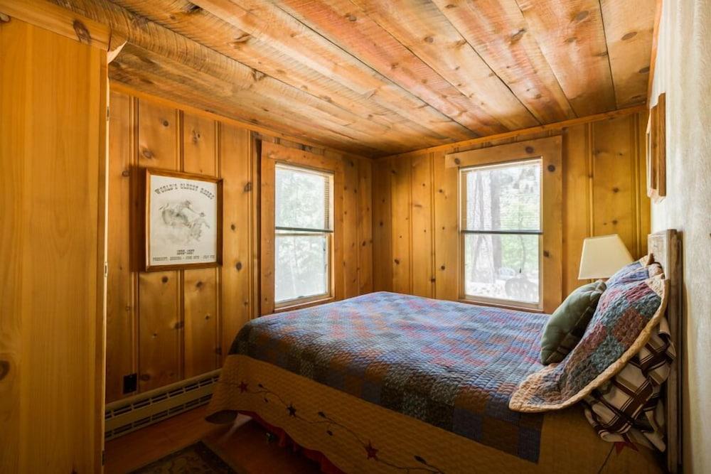 Crown King Cabins Suites and Bunkhouse photo 15