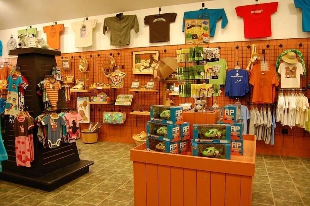 Log Cabin Lodge & Suites photo 15