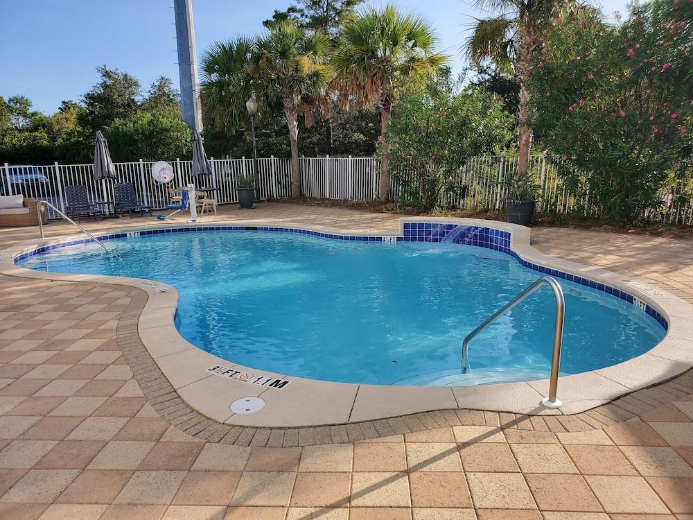Holiday Inn Express and Suites Destin Miramar Beach by IHG photo 37