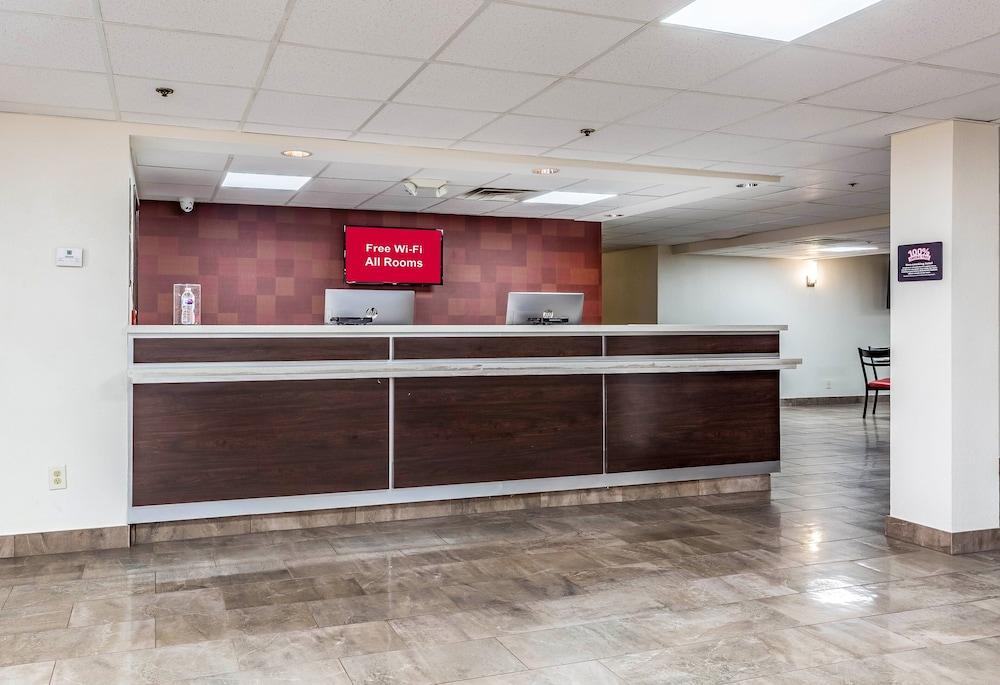 Red Roof Inn PLUS+ & Suites Houston - IAH Airport SW photo 8