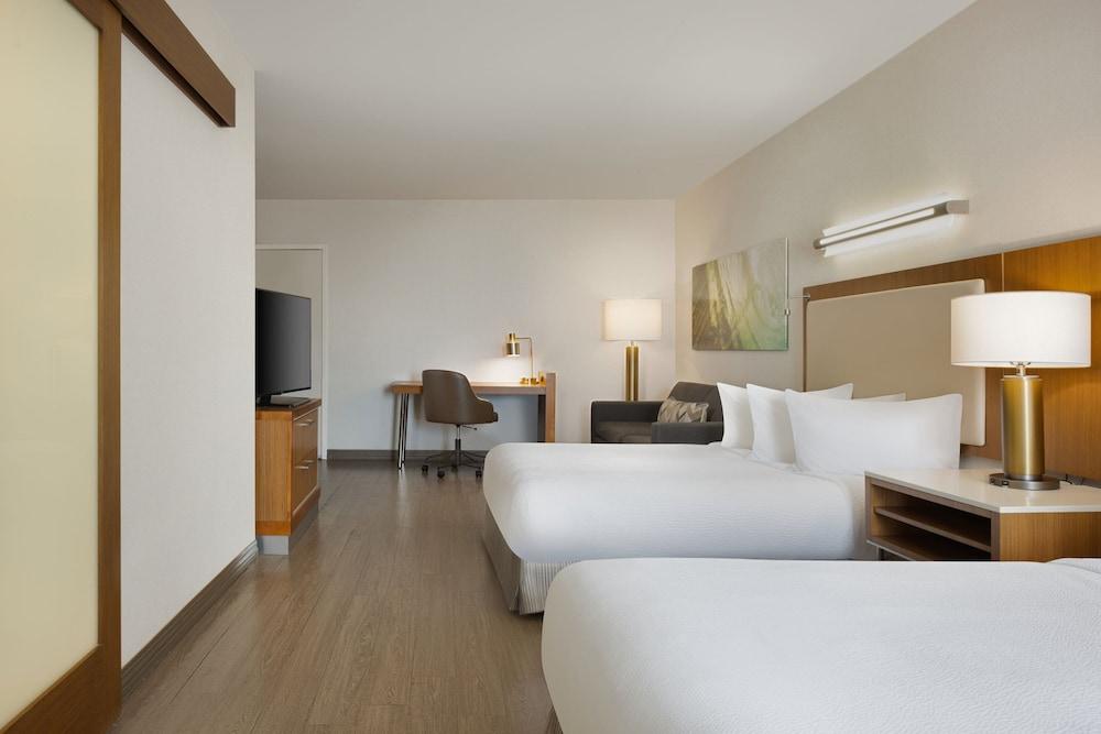 SpringHill Suites by Marriott Orange Beach photo 7