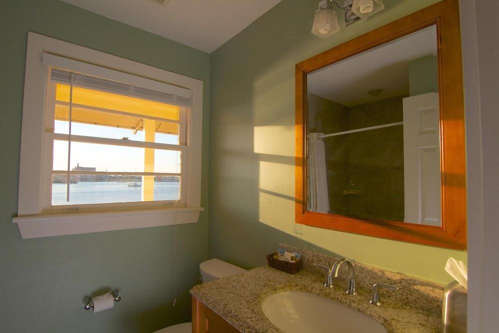 Edgewater Inn photo 26