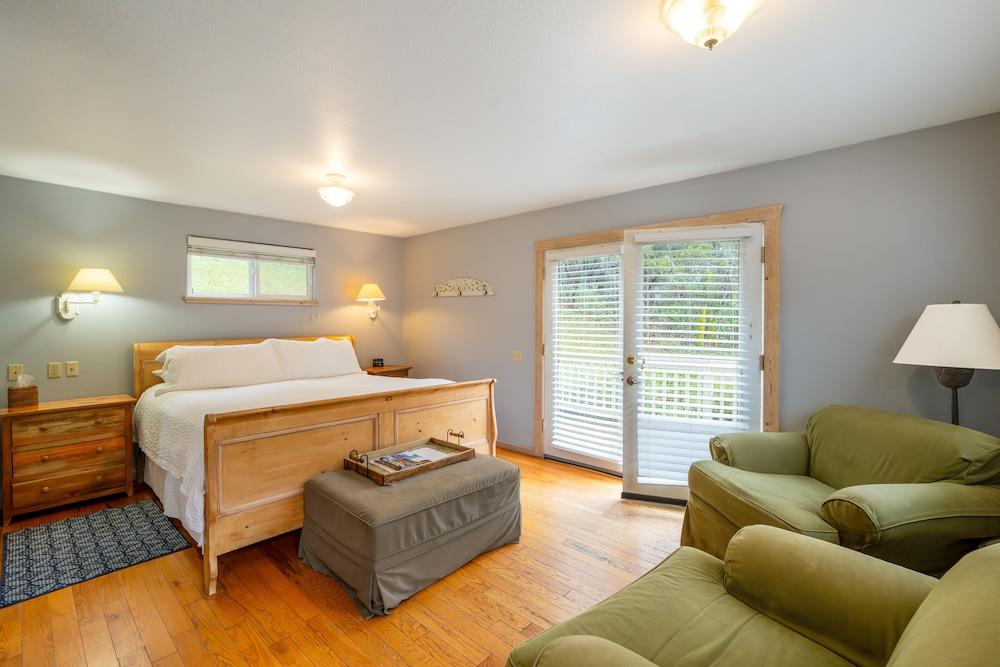 Aurora Park Cottages photo 29