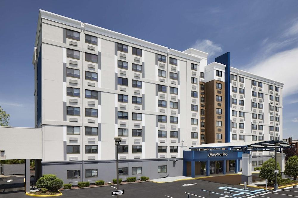 Hampton Inn Newark Airport photo 1