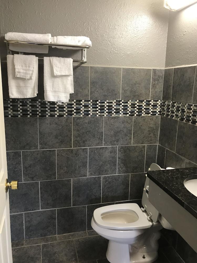 Economy Inn Motel photo 20